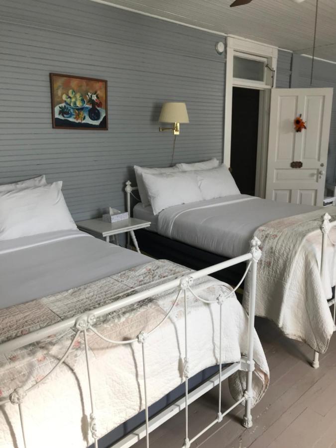 Grand Old Lady Hotel 韦恩斯维尔 外观 照片