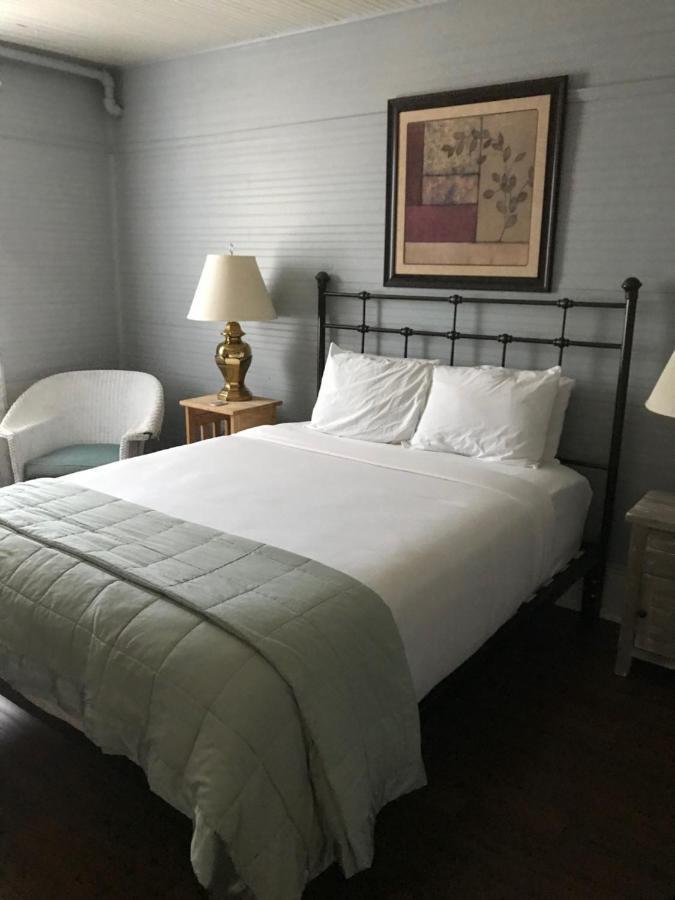 Grand Old Lady Hotel 韦恩斯维尔 外观 照片