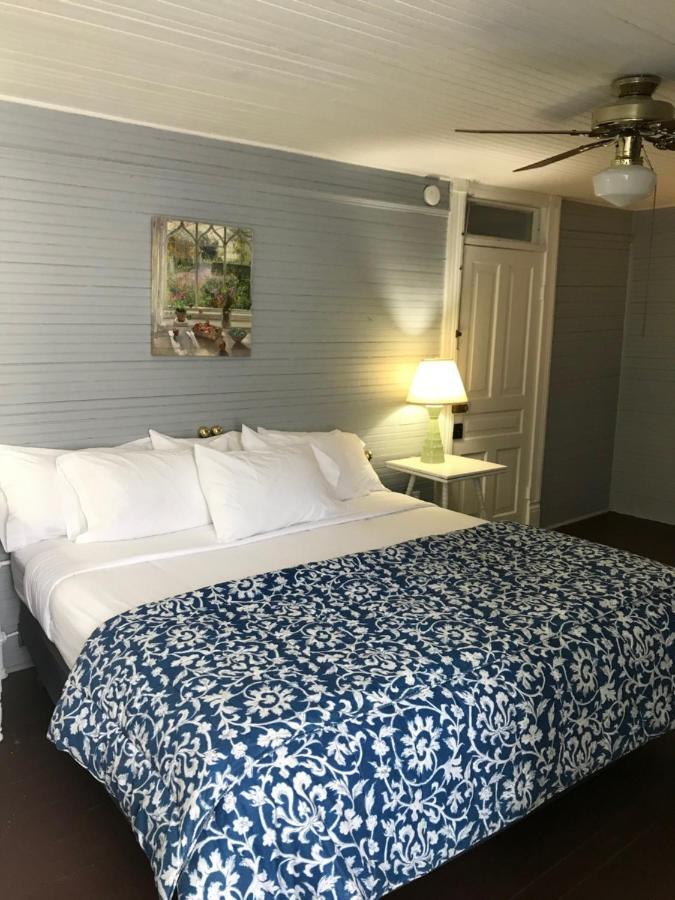 Grand Old Lady Hotel 韦恩斯维尔 外观 照片